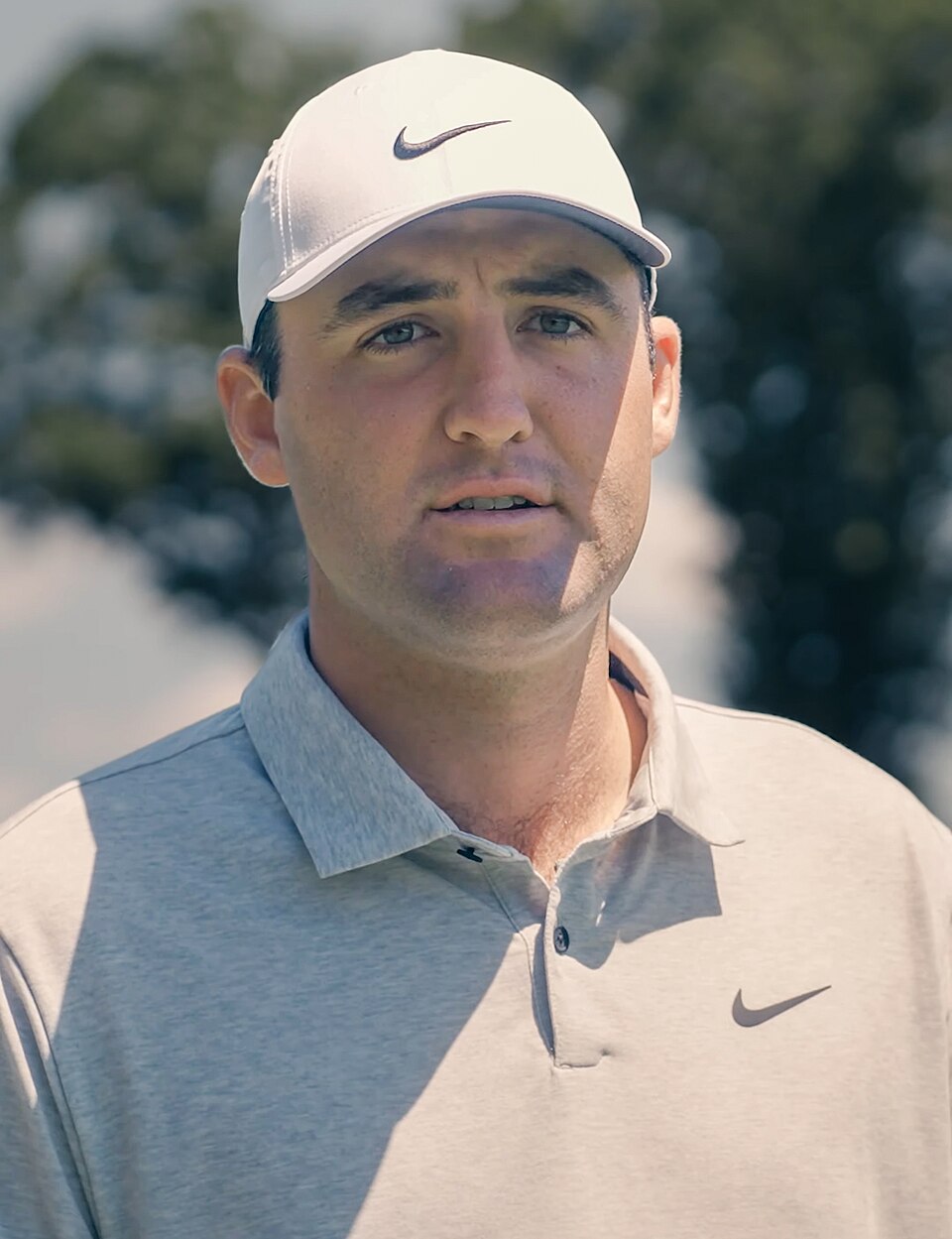 Scottie Scheffler golfing